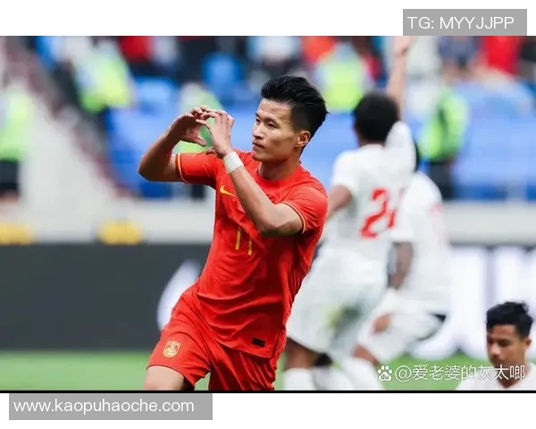 足球天才从小展露锋芒 男孩时代的奋斗与梦想 见证球星成长的每一步